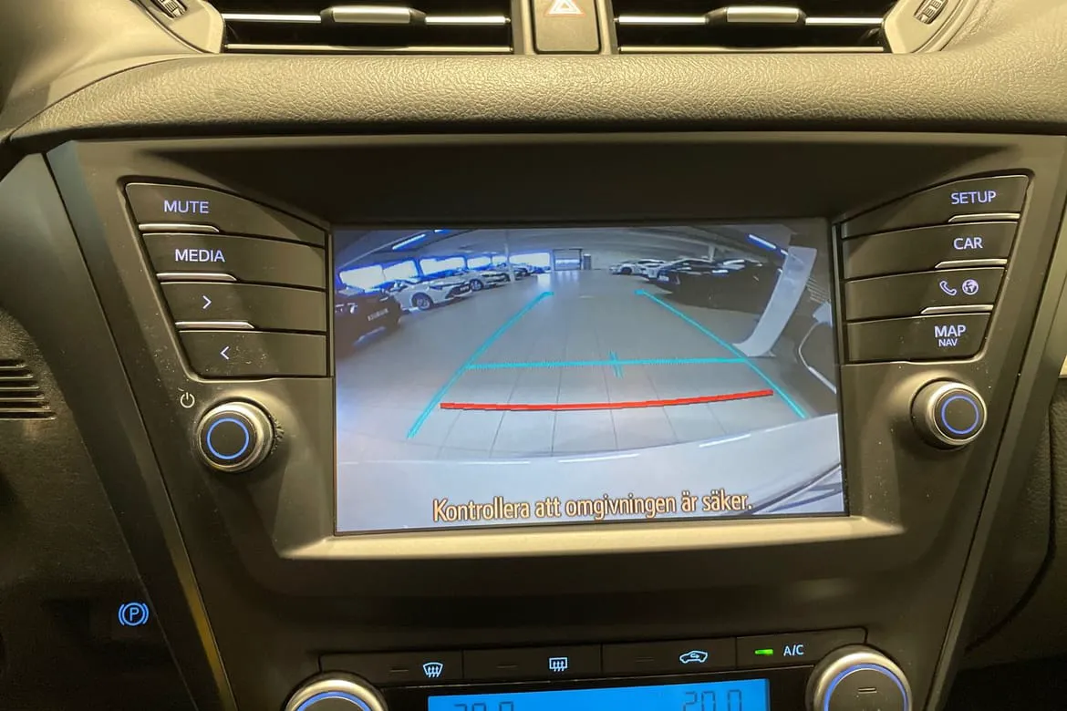 Vehicle image 18