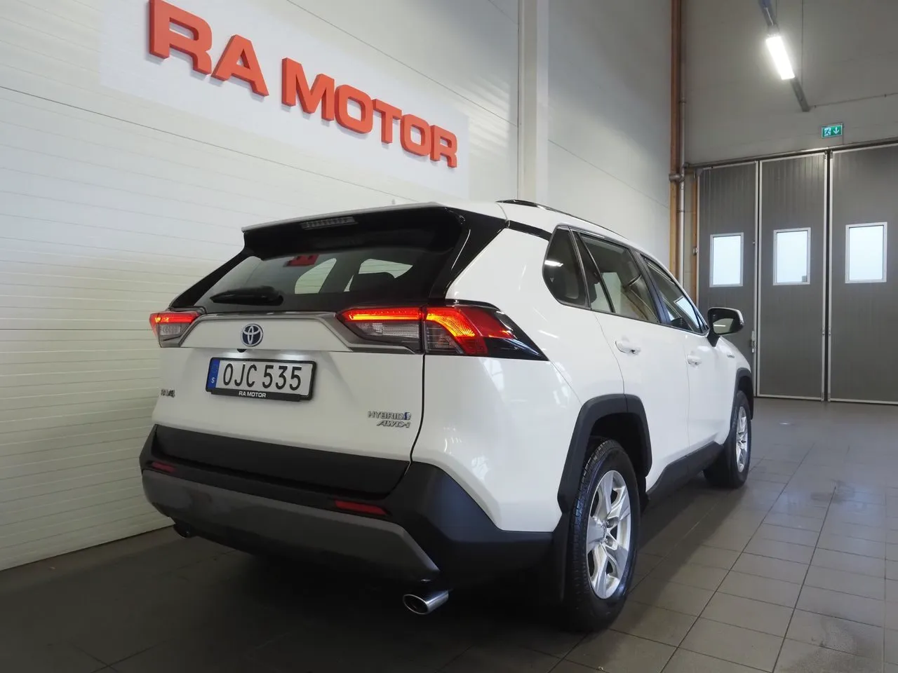 Vehicle image 5