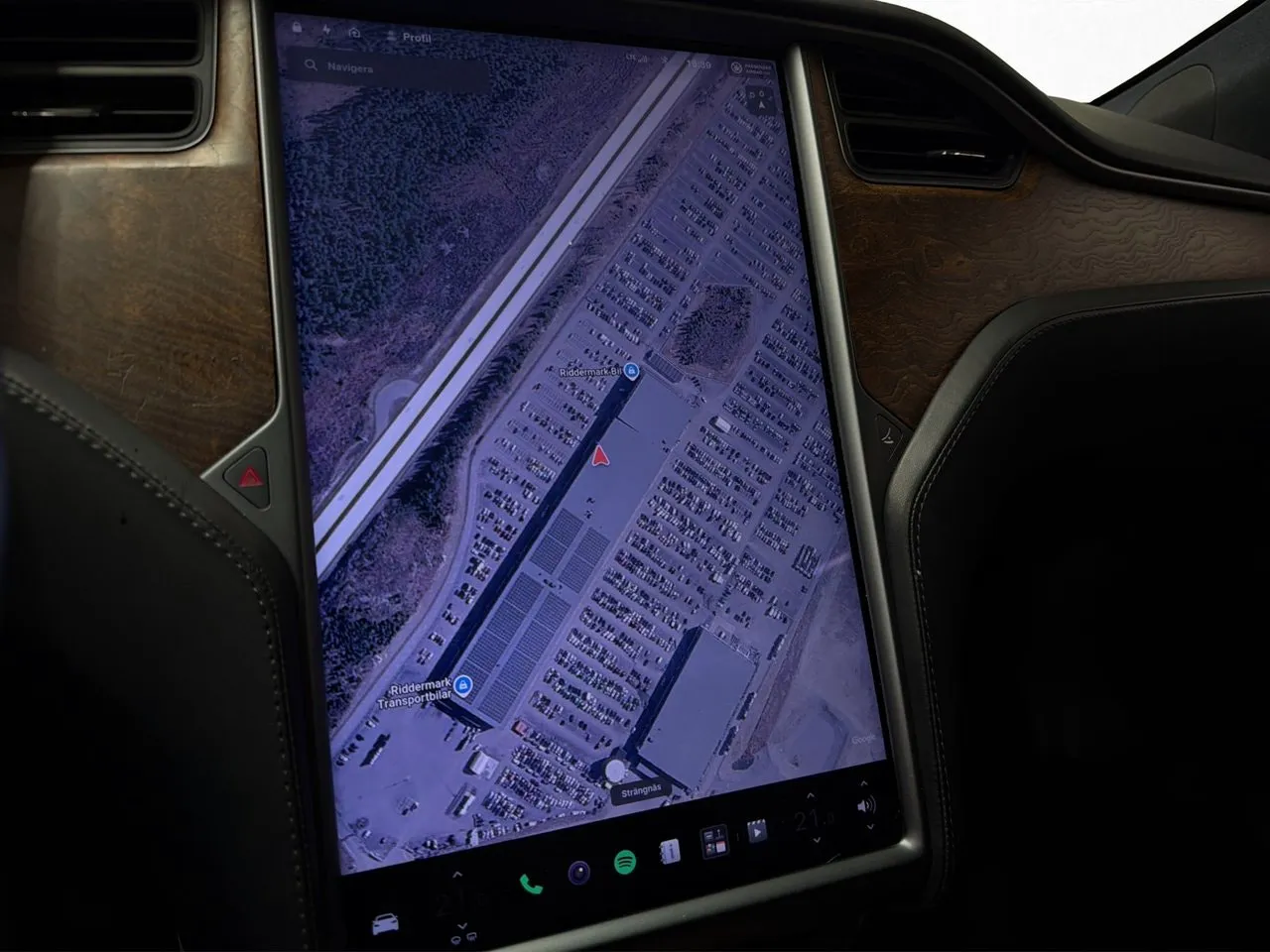 Vehicle image 18