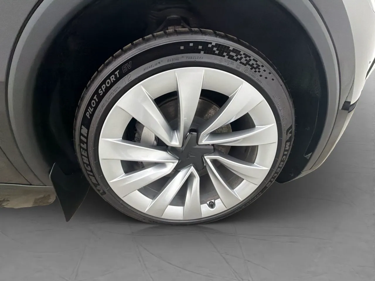 Vehicle image 33