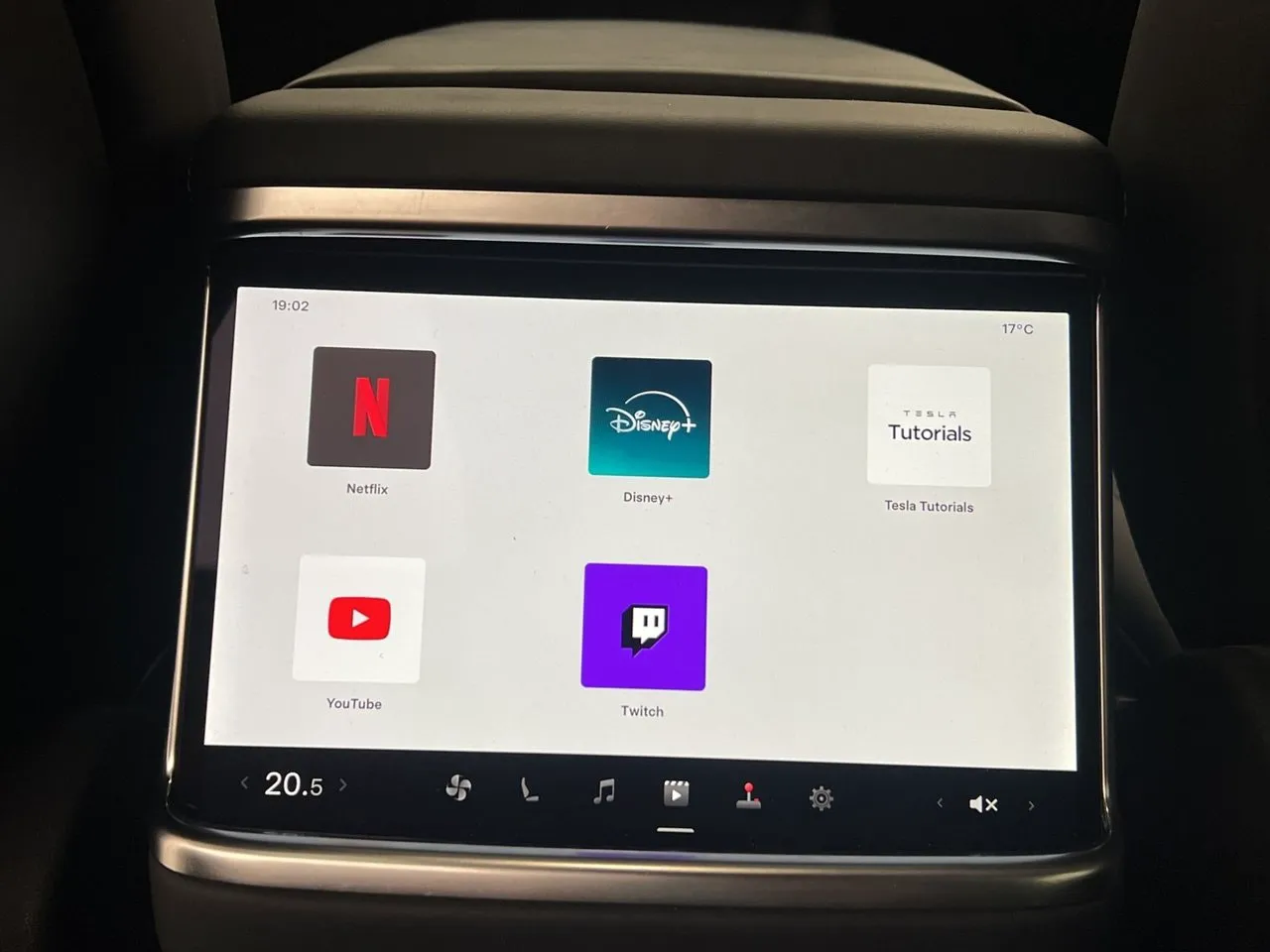 Vehicle image 30