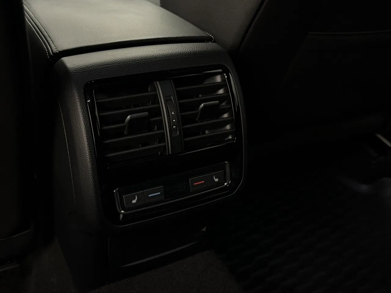 Vehicle image 29