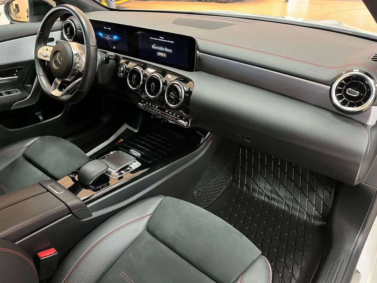 Vehicle image 18
