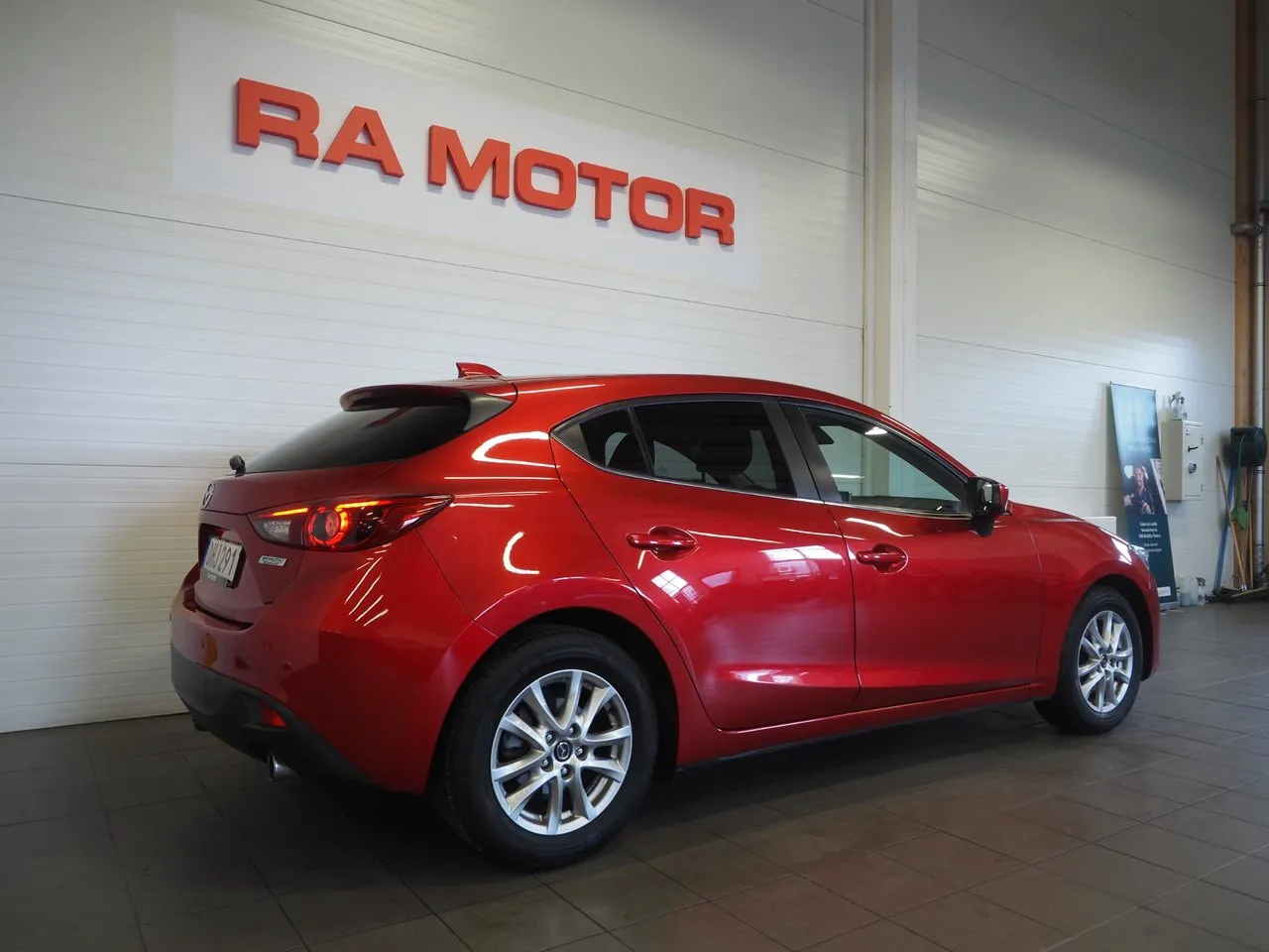 Vehicle image 4