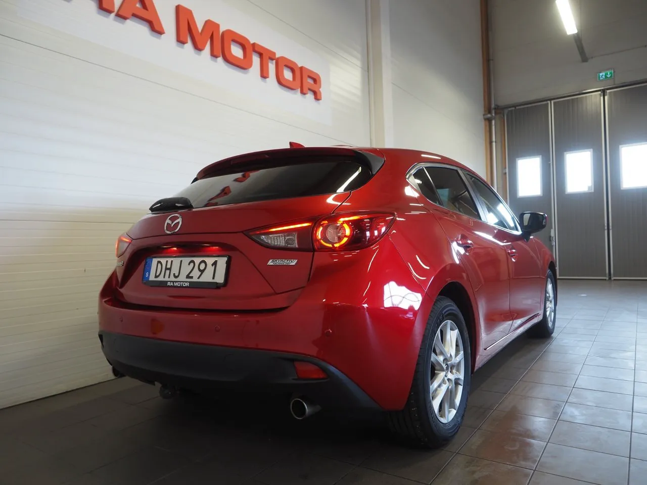 Vehicle image 5