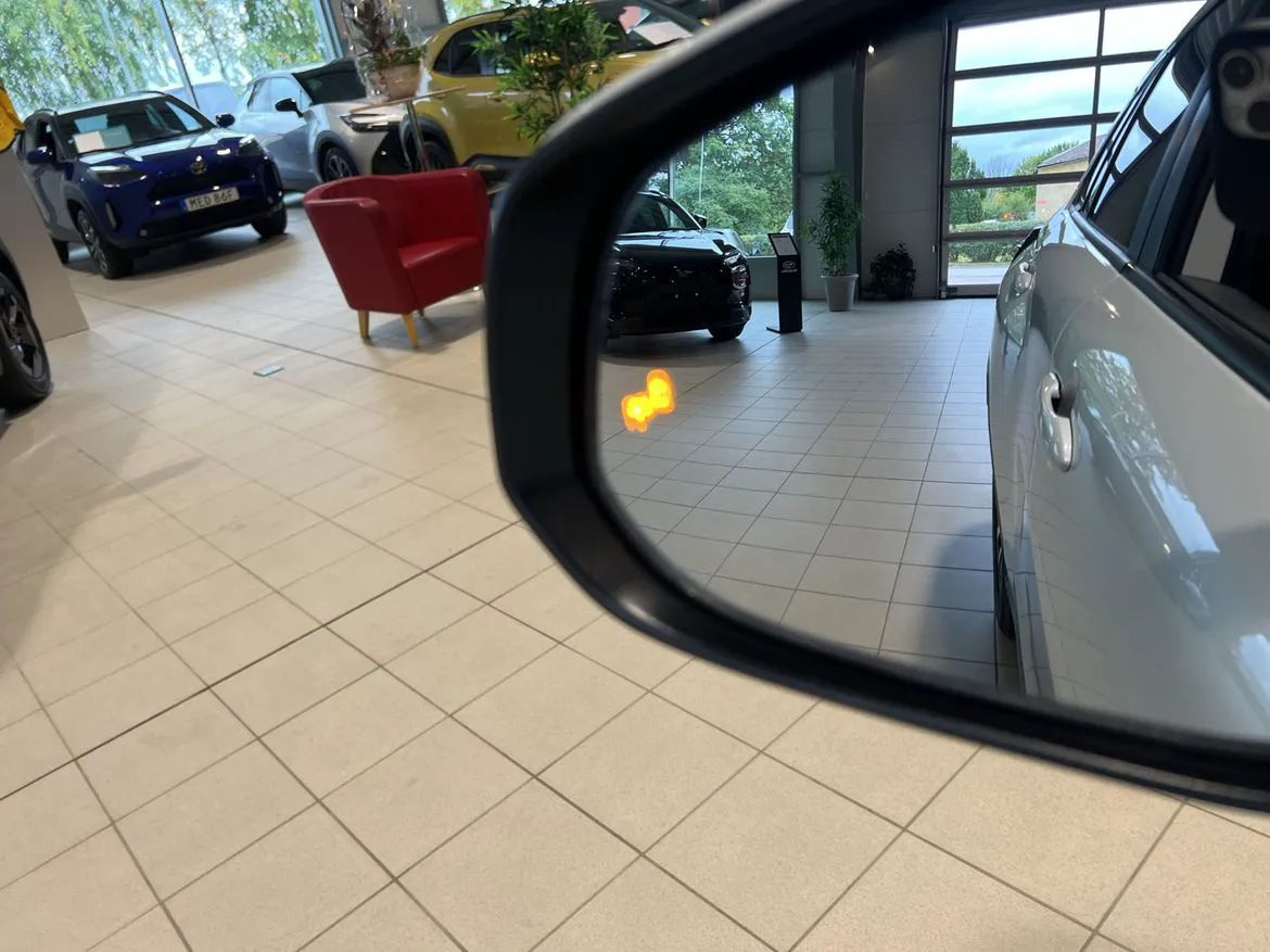 Vehicle image 22