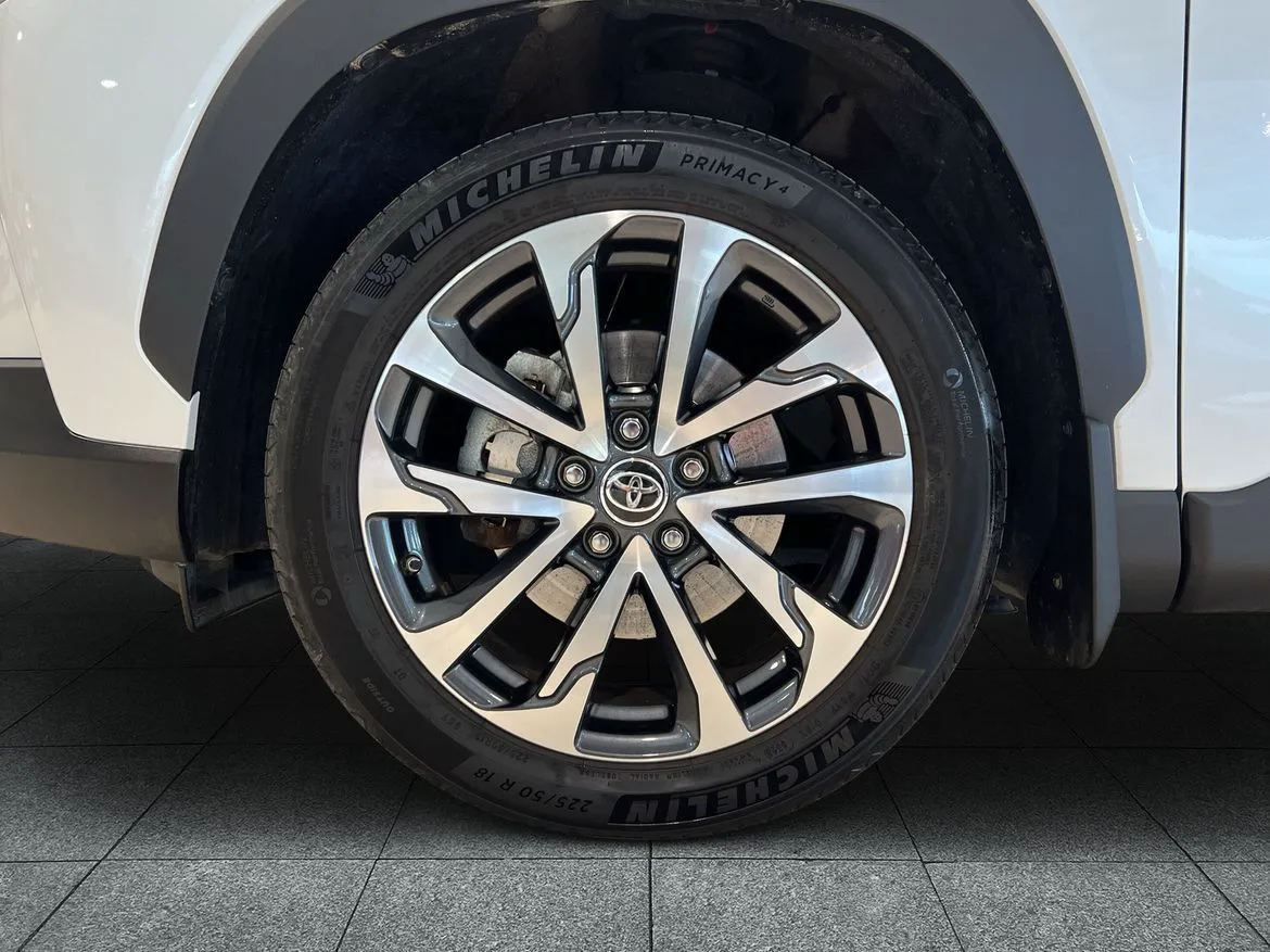 Vehicle image 15
