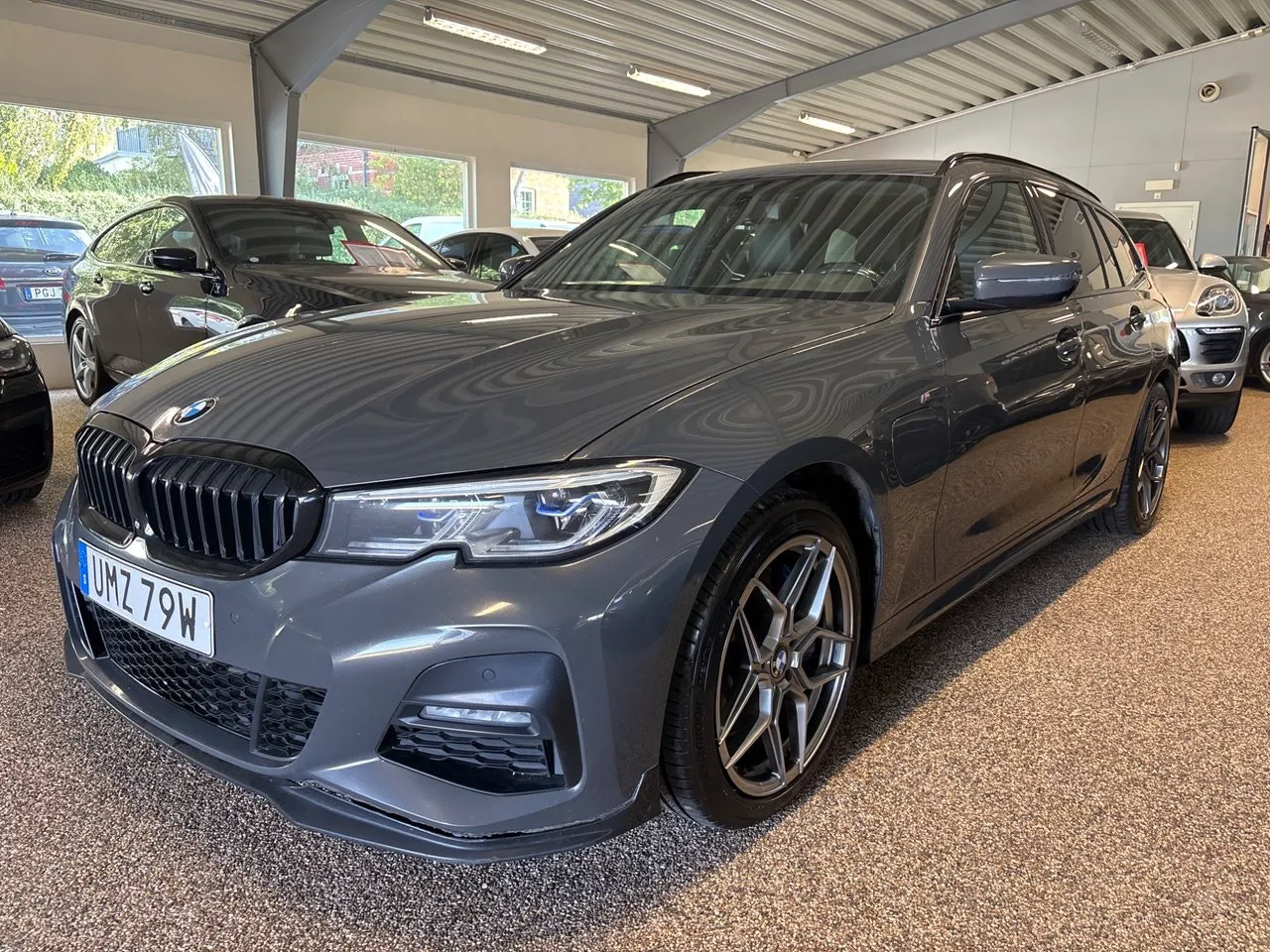 Vehicle image 6