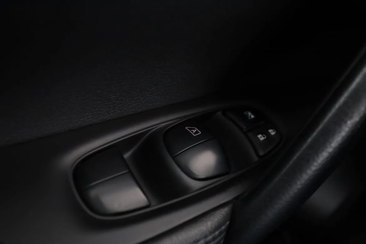 Vehicle image 32
