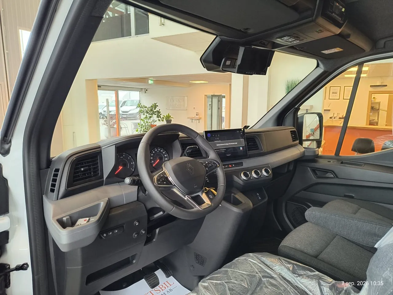 Vehicle image 18