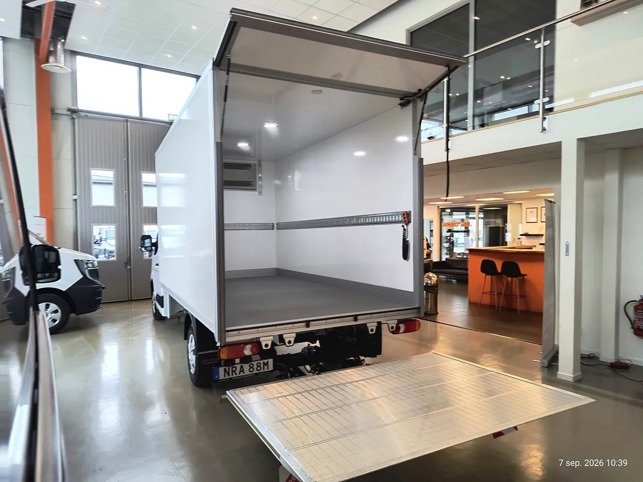 Vehicle image 6