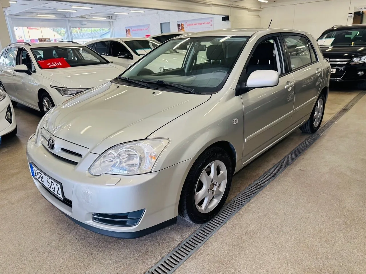 Vehicle image 12