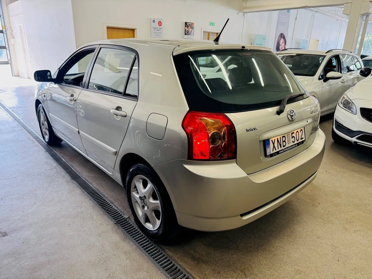 Vehicle image 14