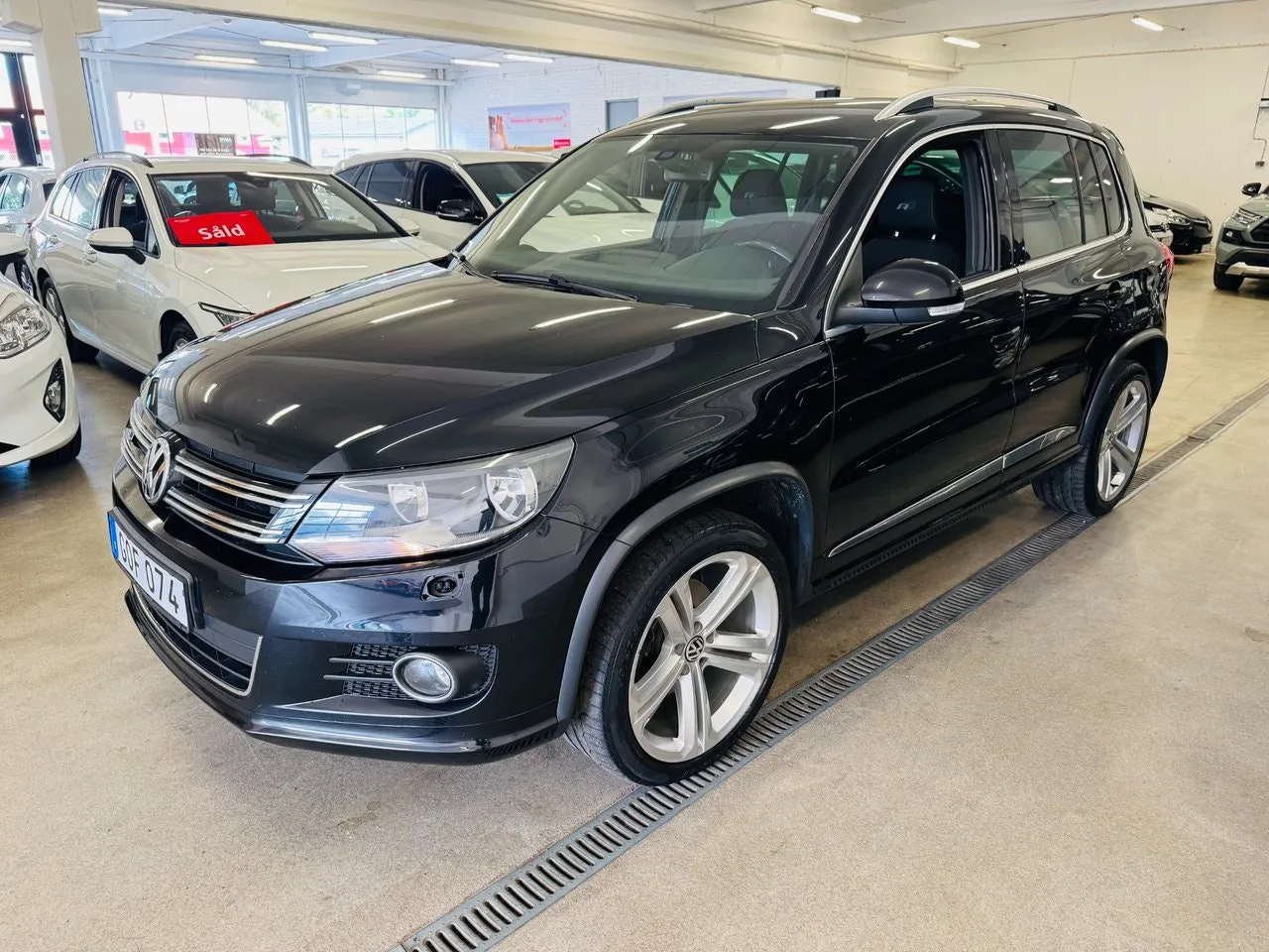 Vehicle image 13