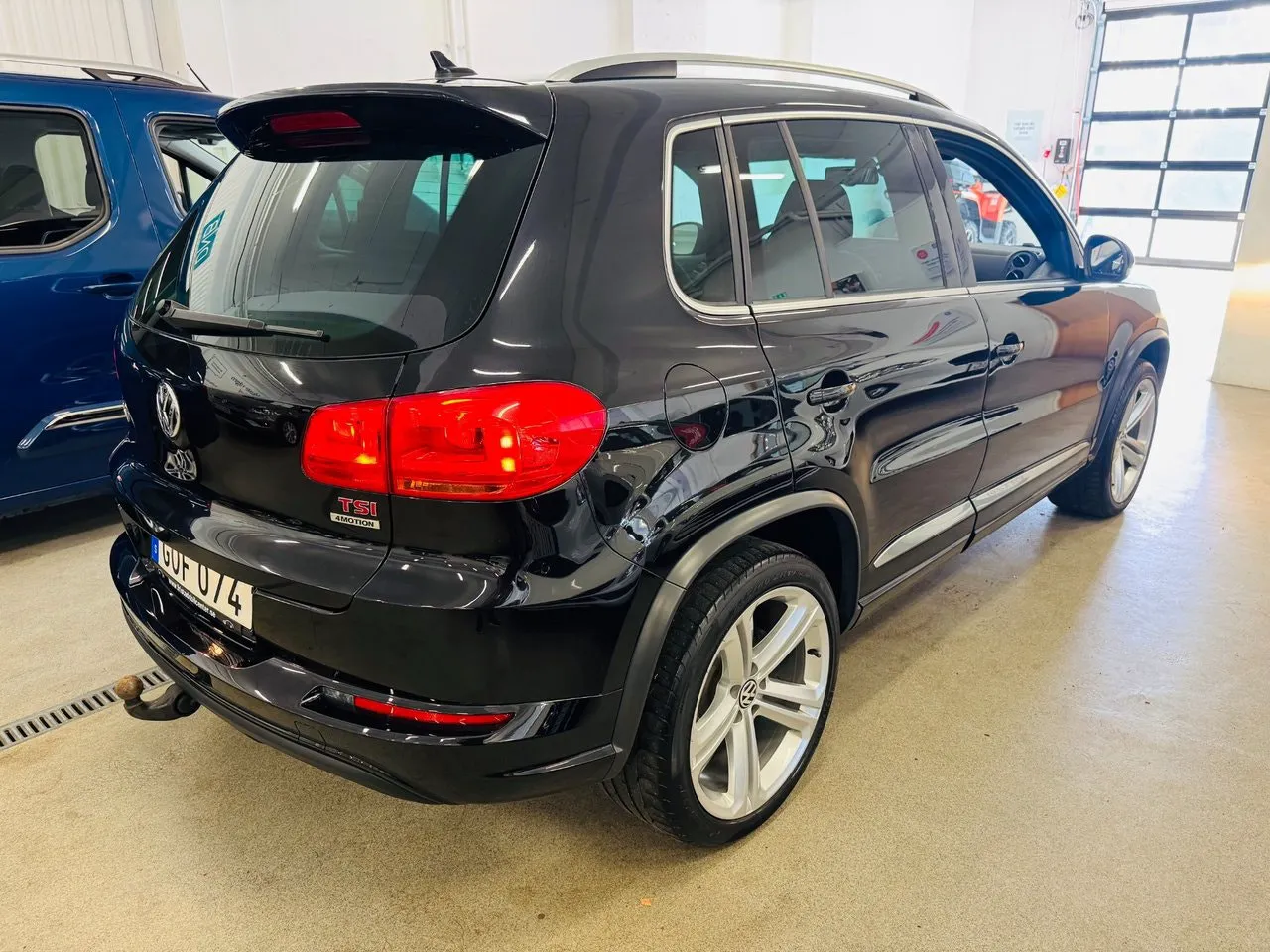 Vehicle image 14