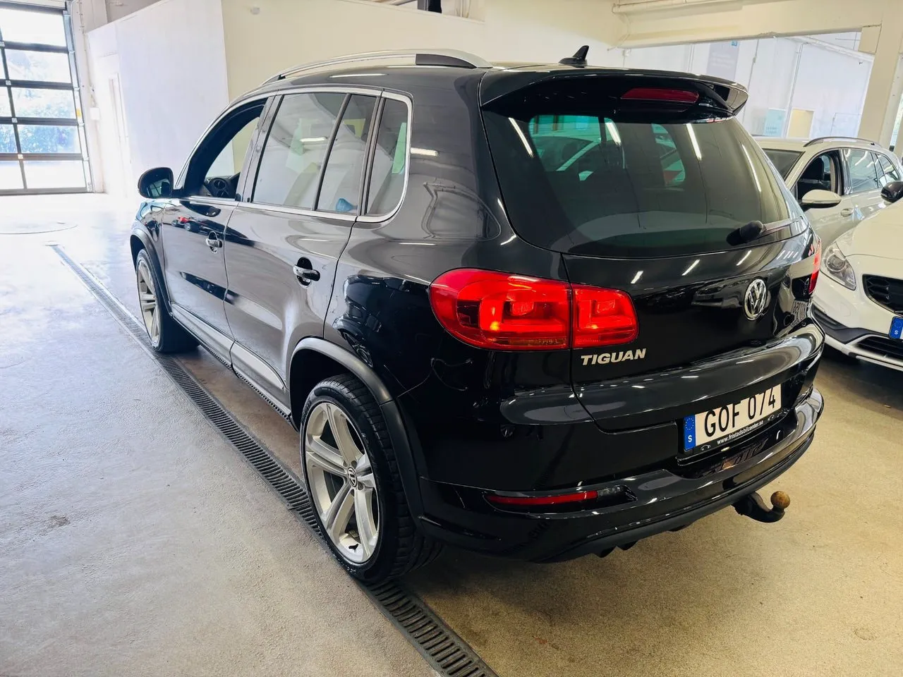 Vehicle image 15