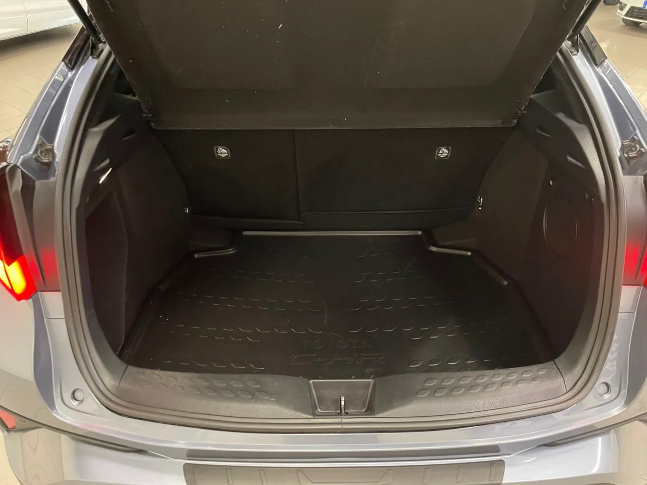 Vehicle image 7