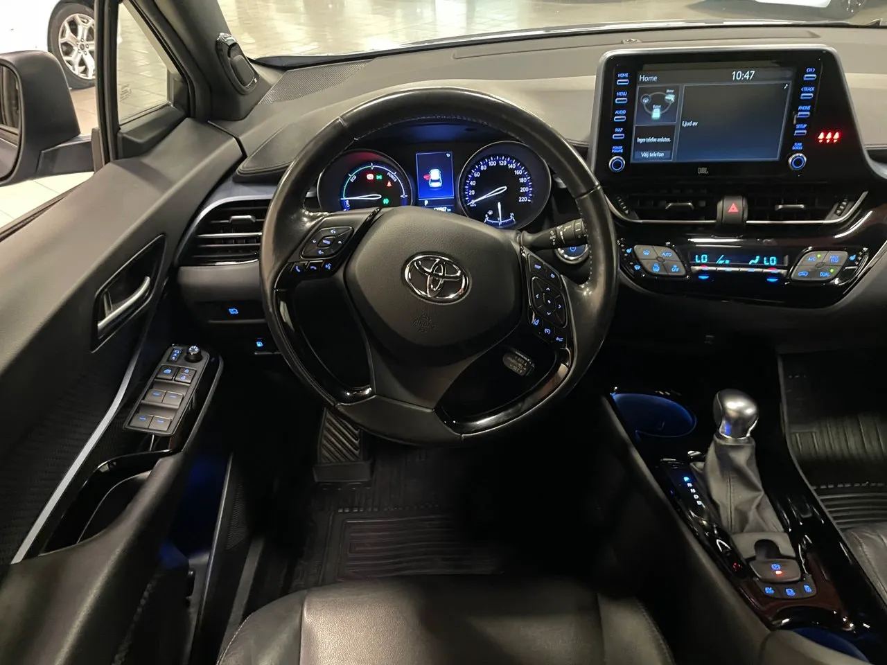 Vehicle image 6