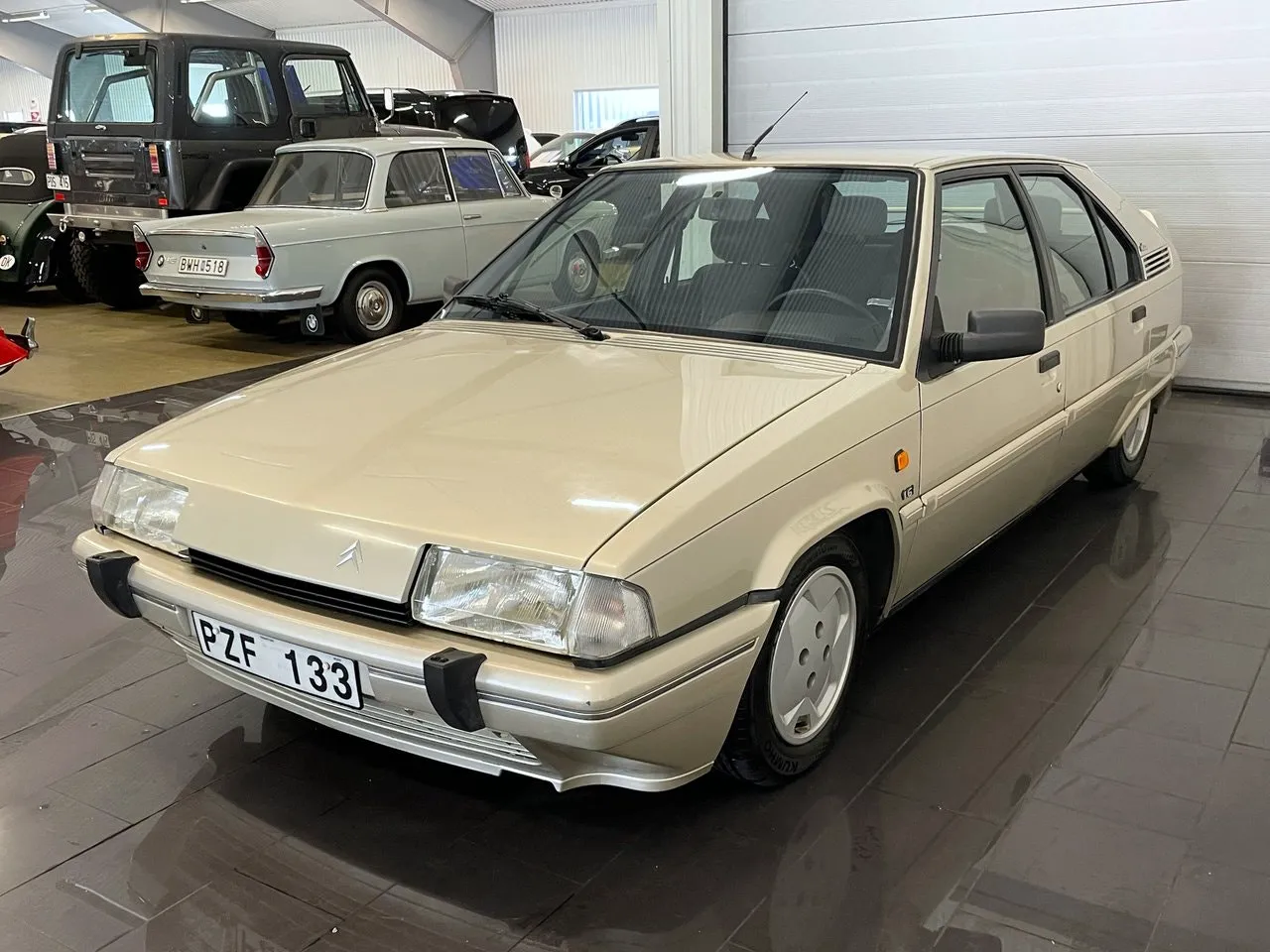 Vehicle image 7