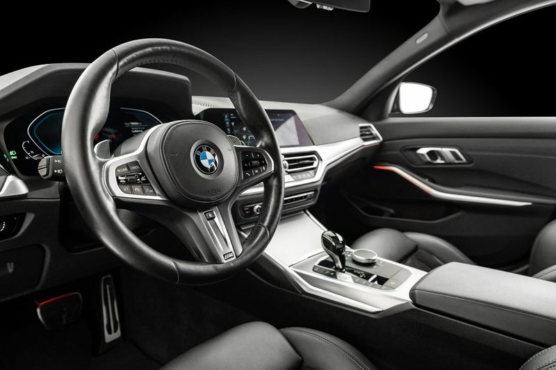 BMW 330 bild 15