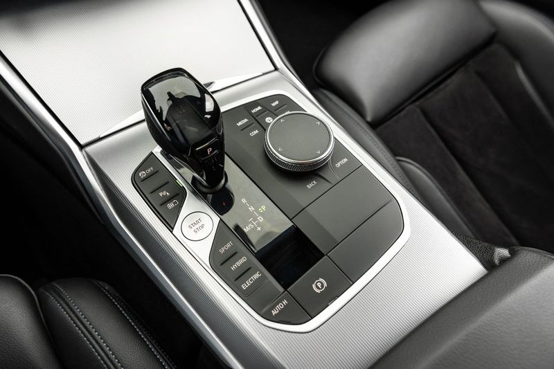 BMW 330 bild 13