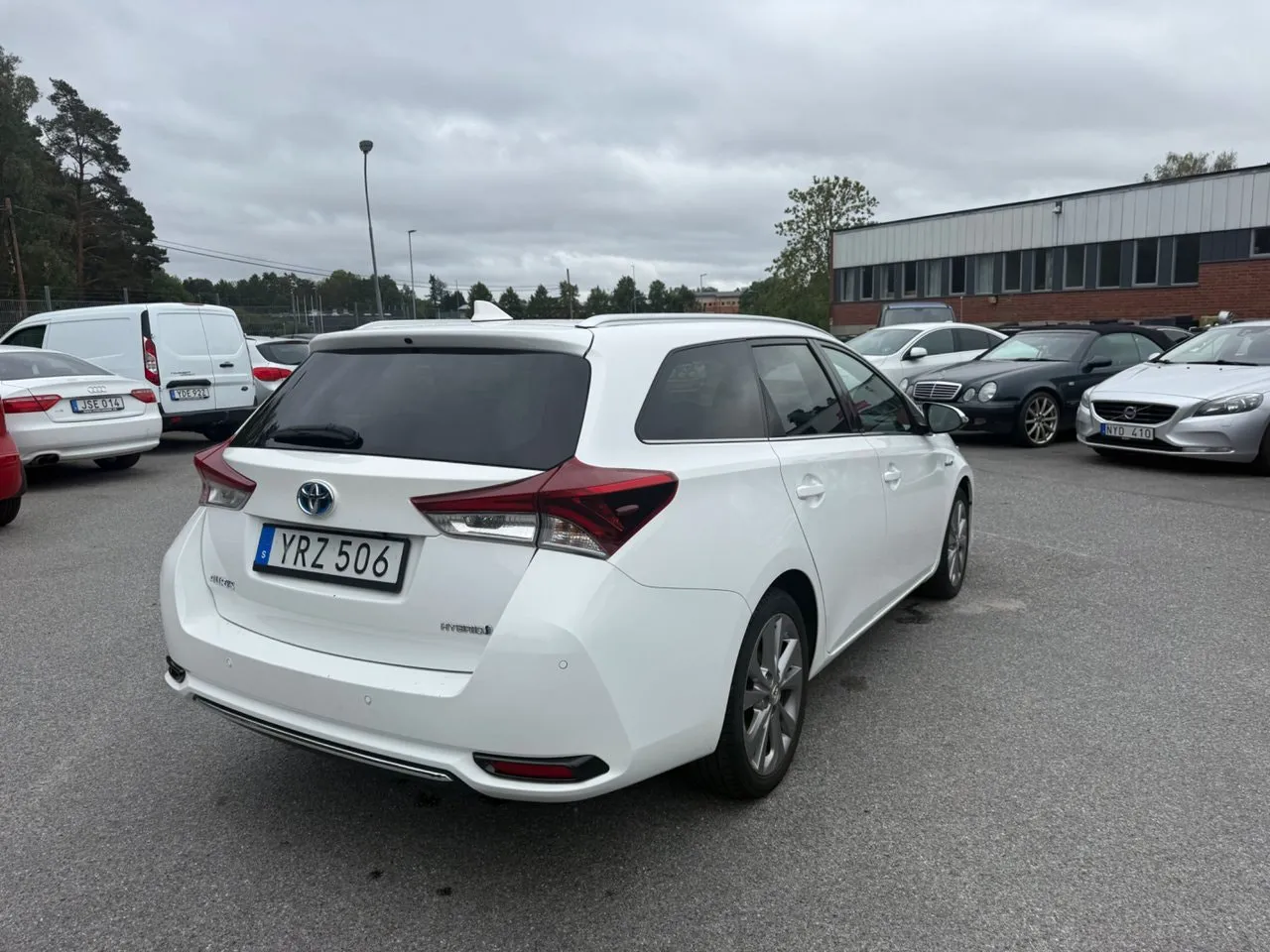 Vehicle image 5