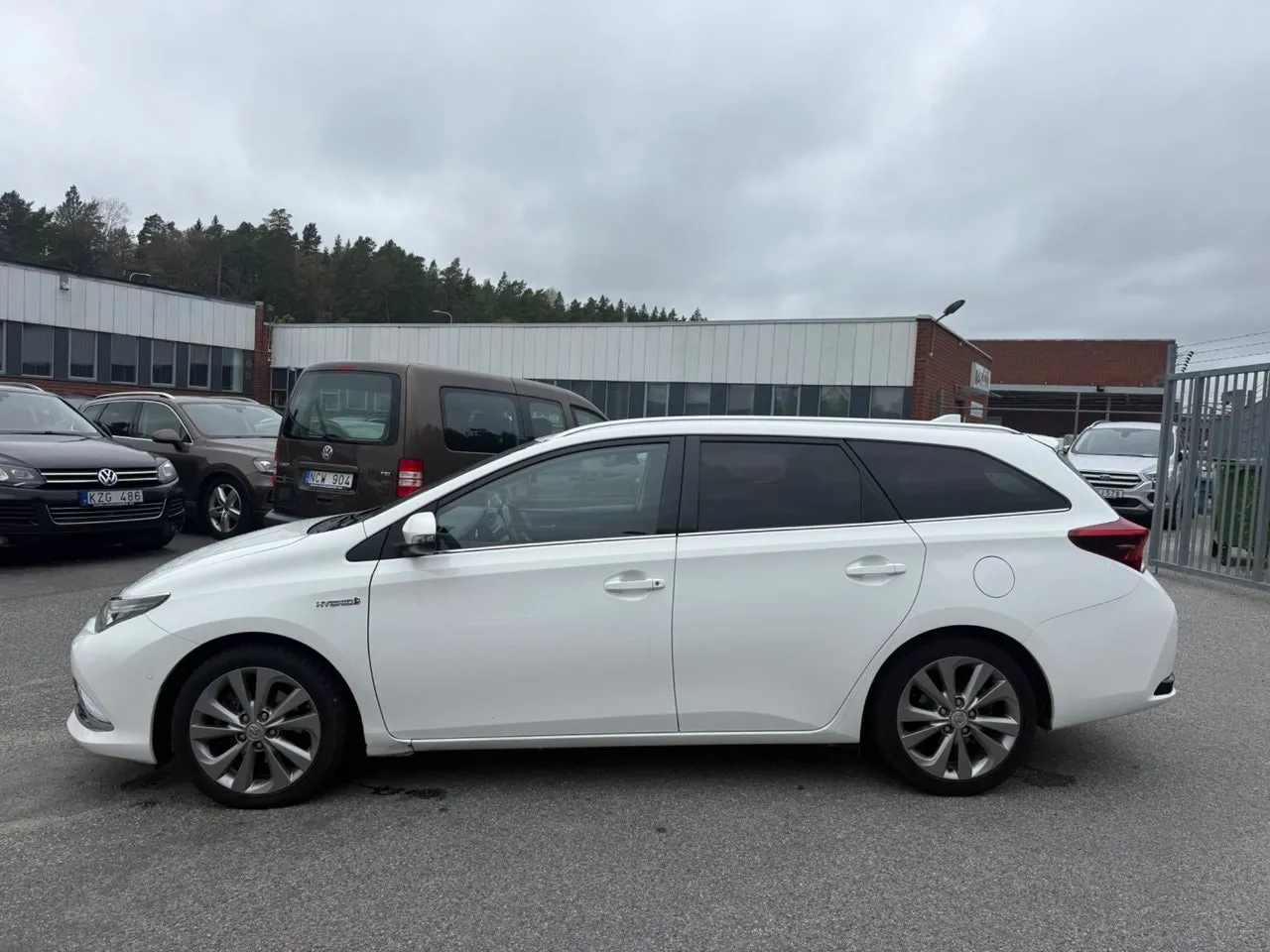 Vehicle image 3