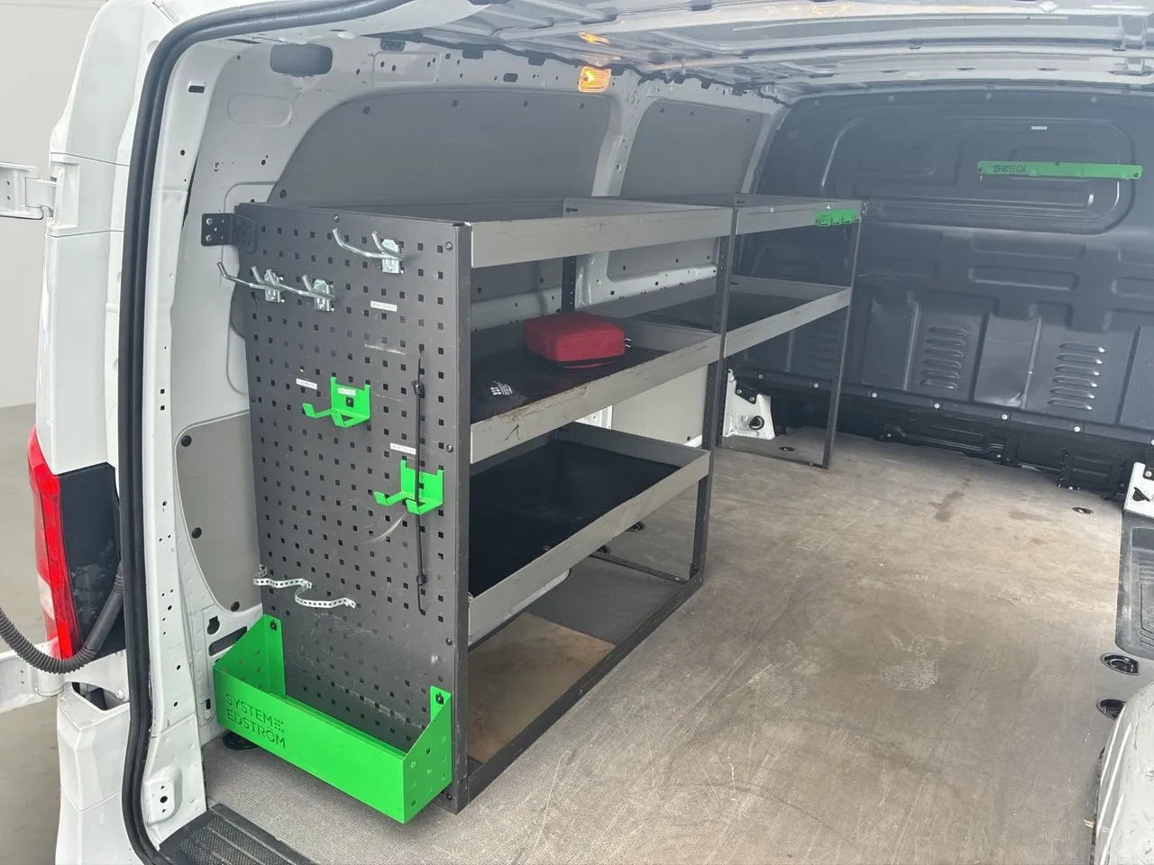 Vehicle image 16