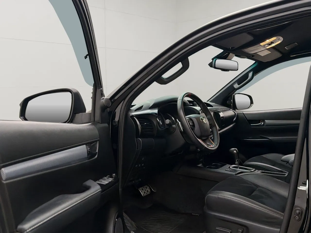 Vehicle image 14