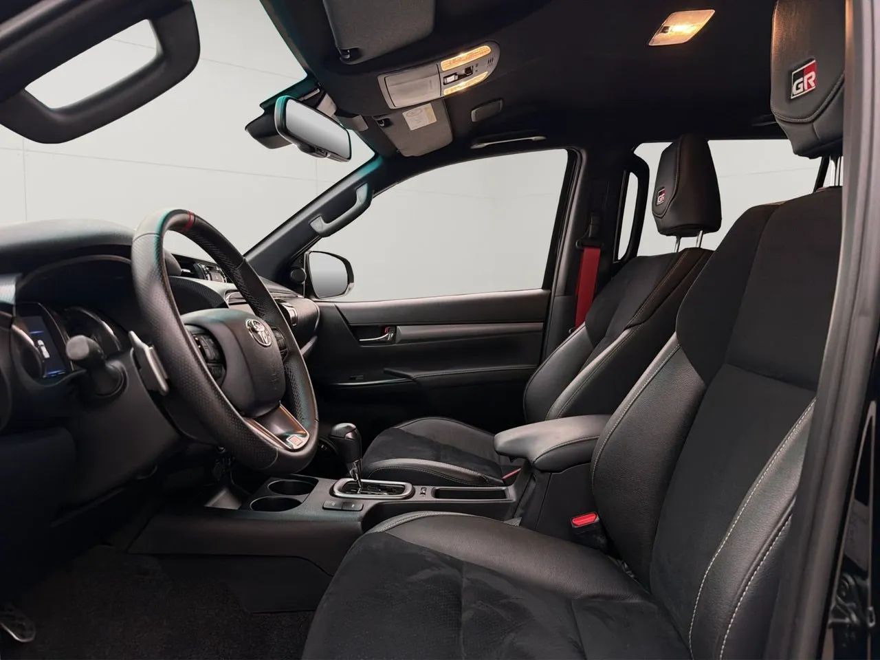 Vehicle image 15