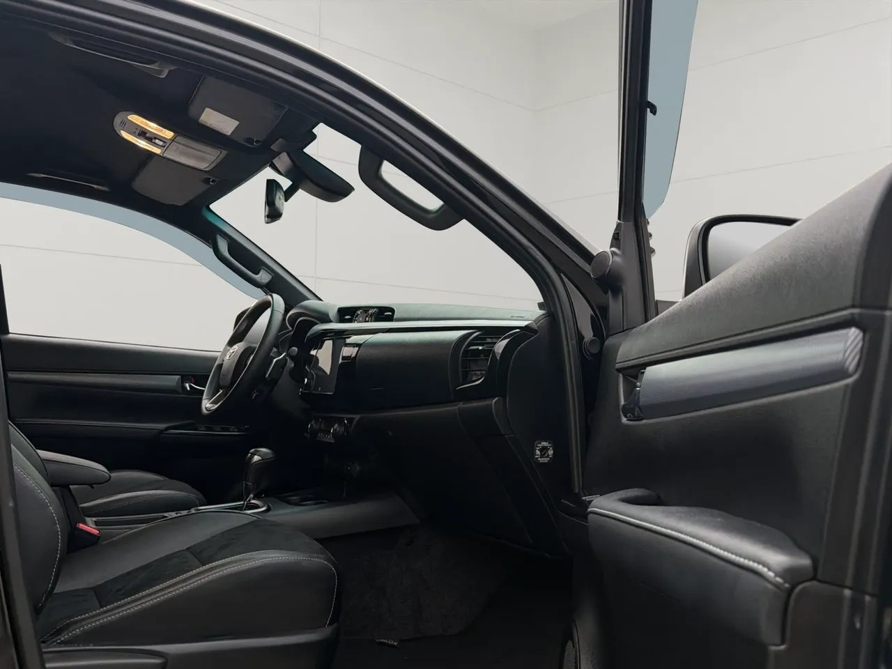 Vehicle image 32