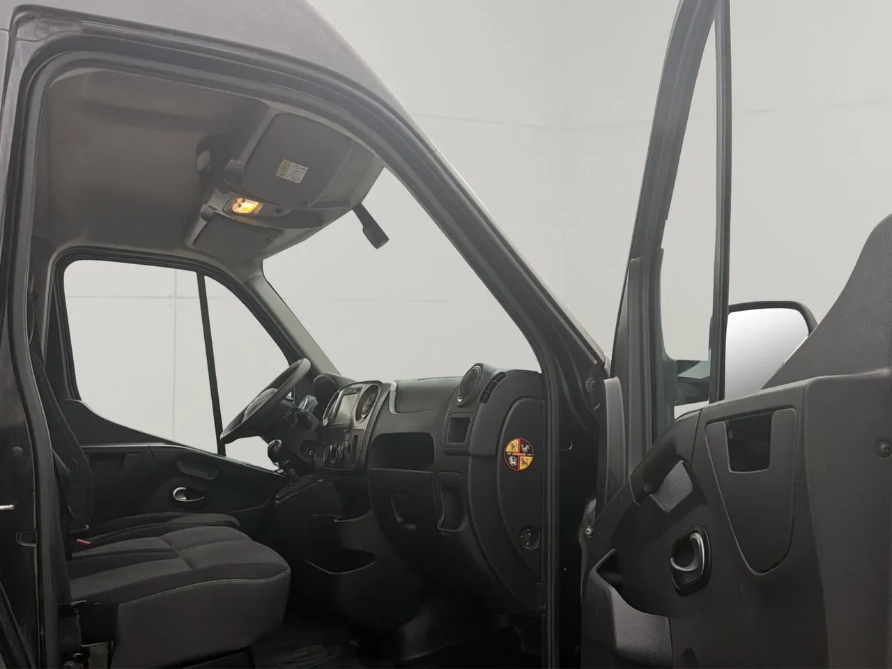 Vehicle image 27