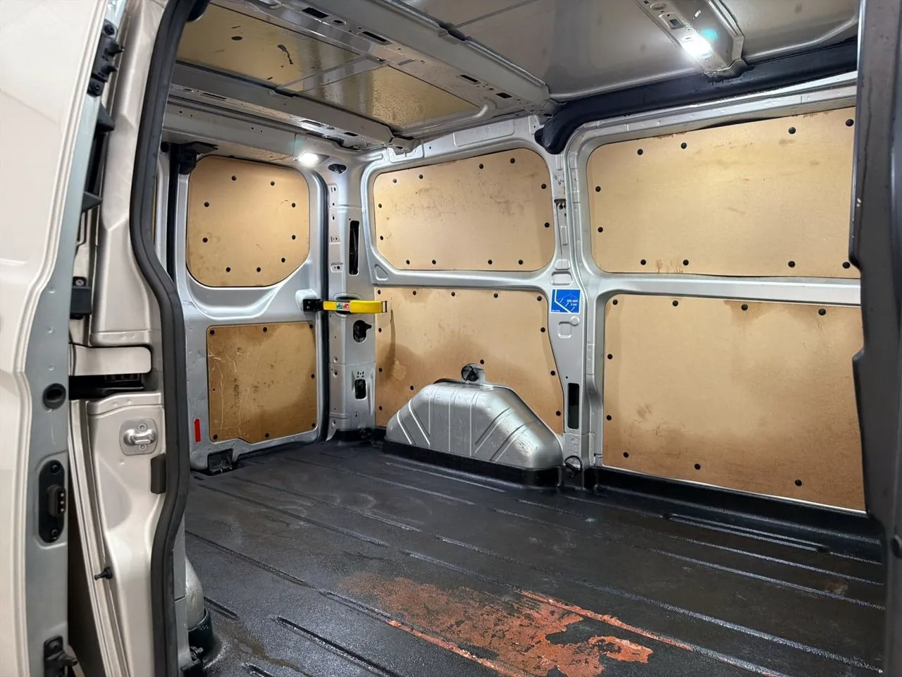 Vehicle image 13