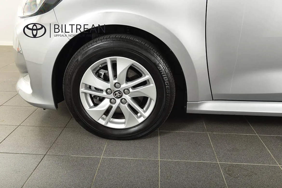Vehicle image 16