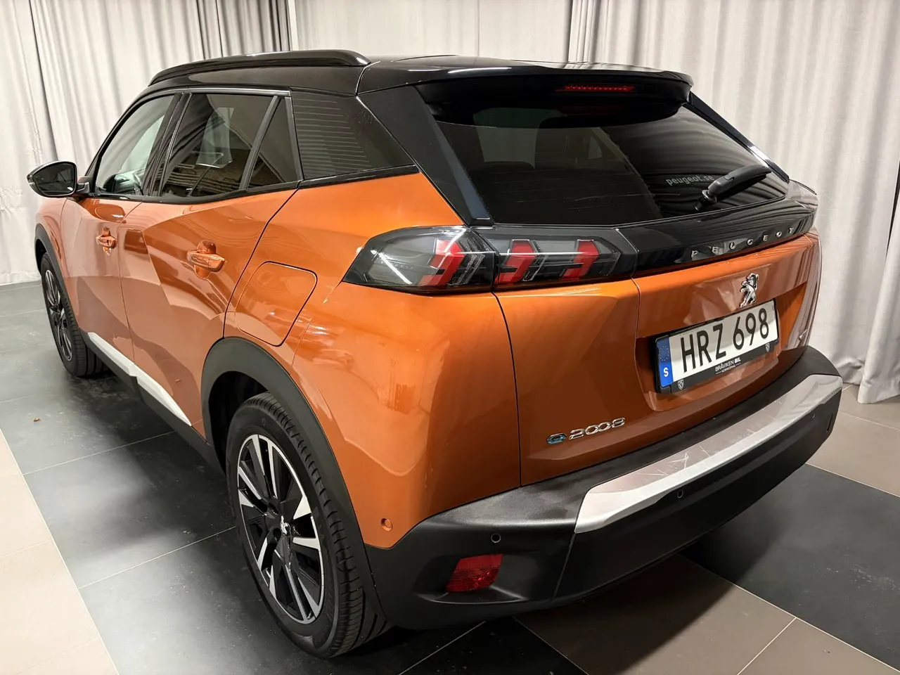 Vehicle image 3