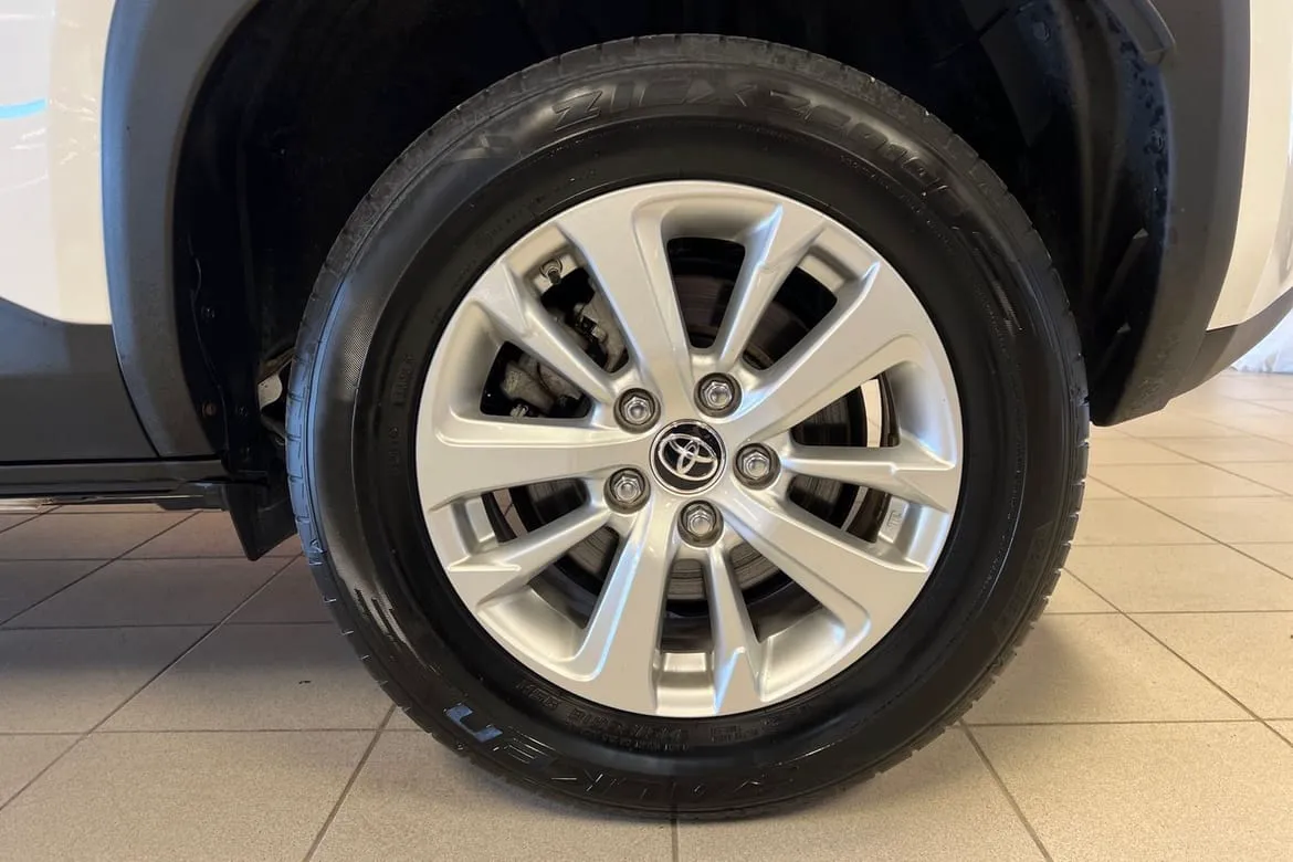 Vehicle image 16