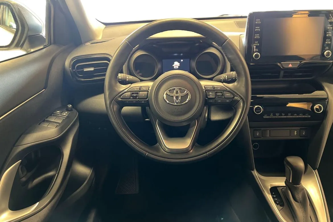 Vehicle image 10