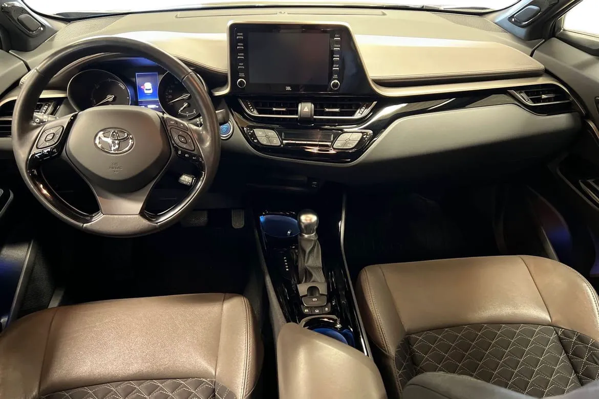 Vehicle image 9