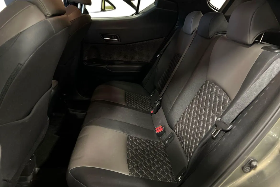 Vehicle image 12
