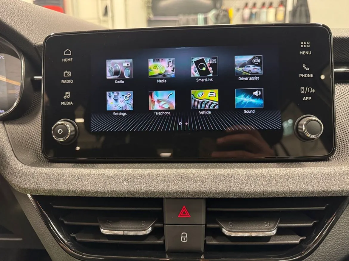 Vehicle image 18