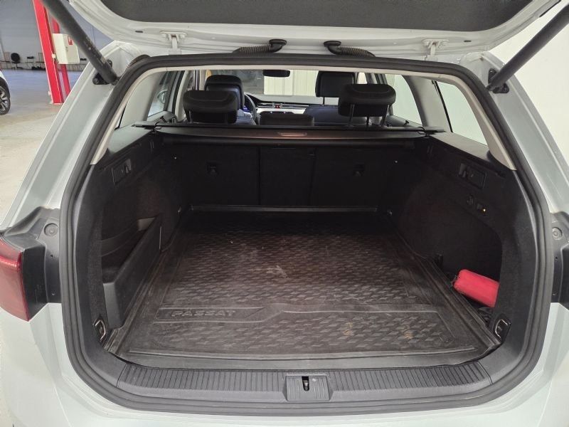 Volkswagen Passat bild 8