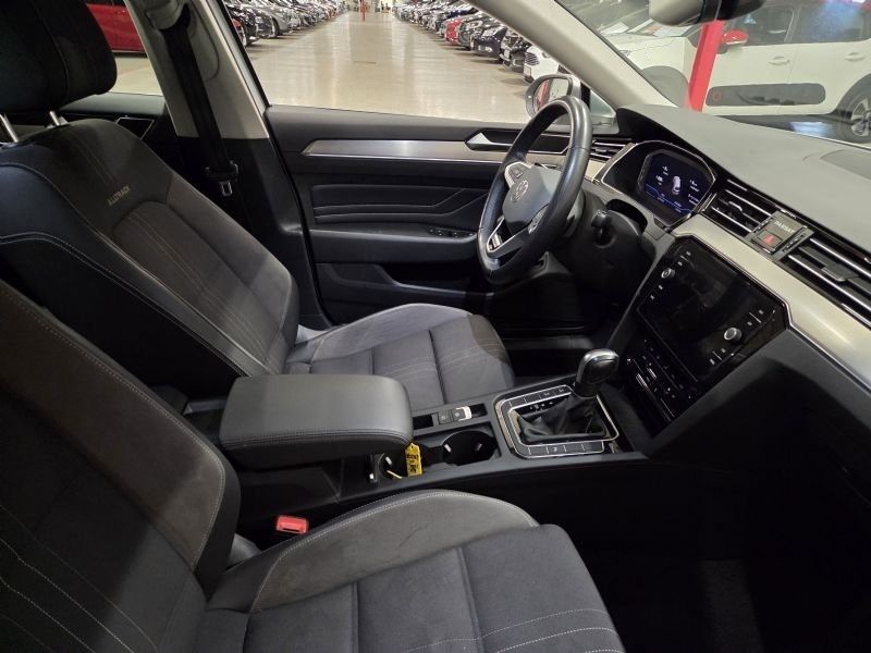 Volkswagen Passat bild 4