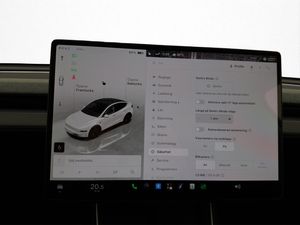 Tesla Model Y bild 31