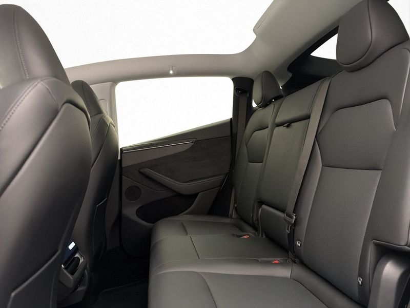 Tesla Model Y bild 17