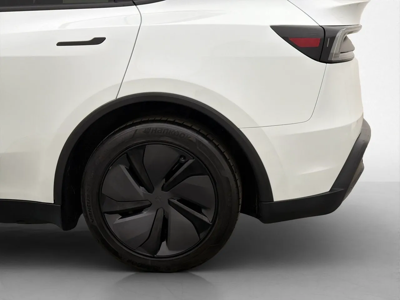 Vehicle image 32