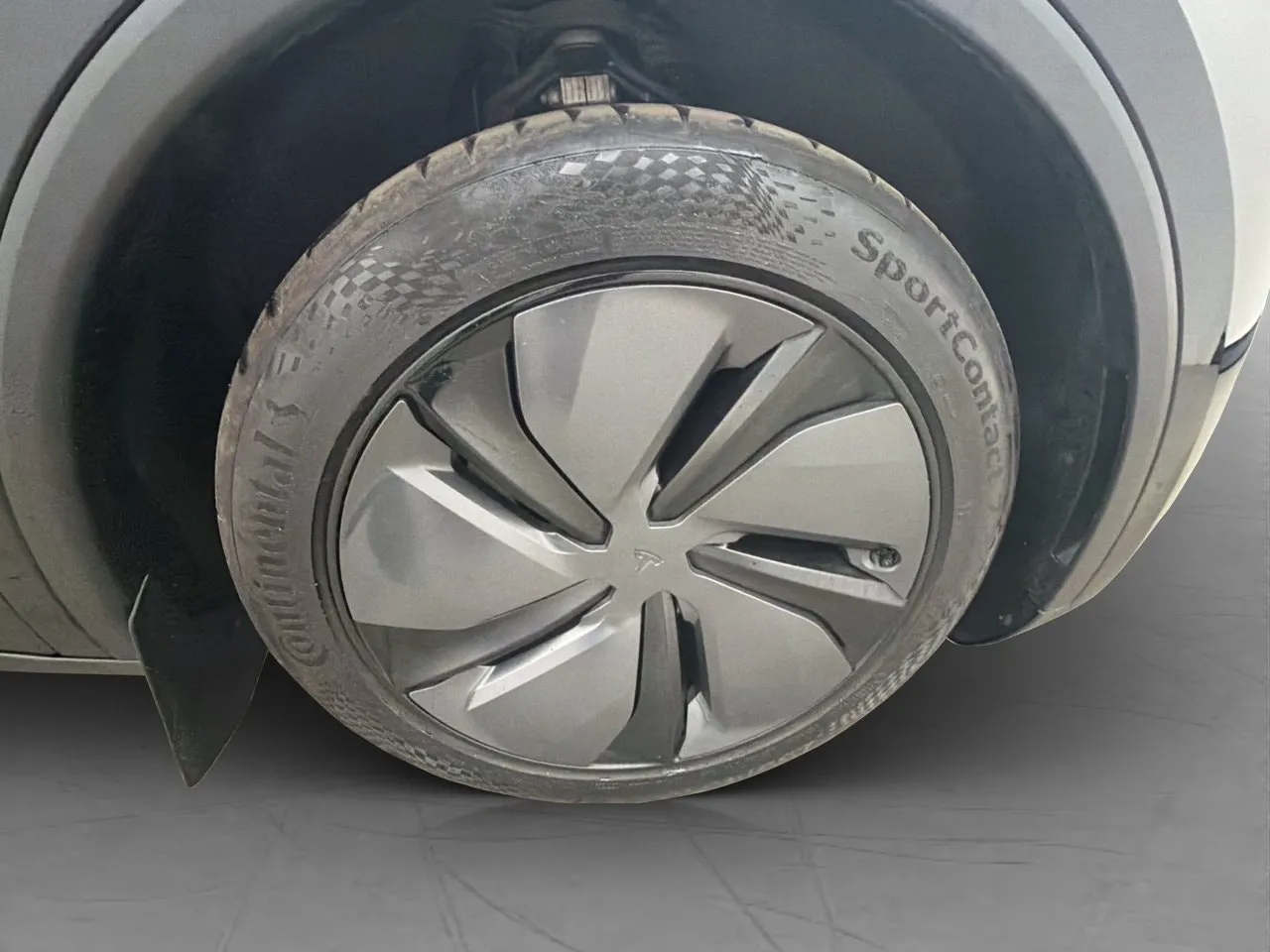 Vehicle image 32