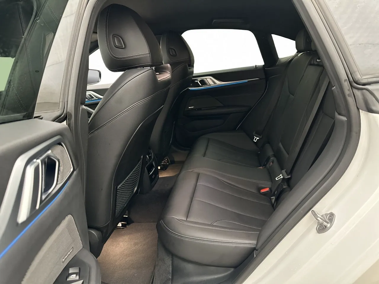 Vehicle image 32