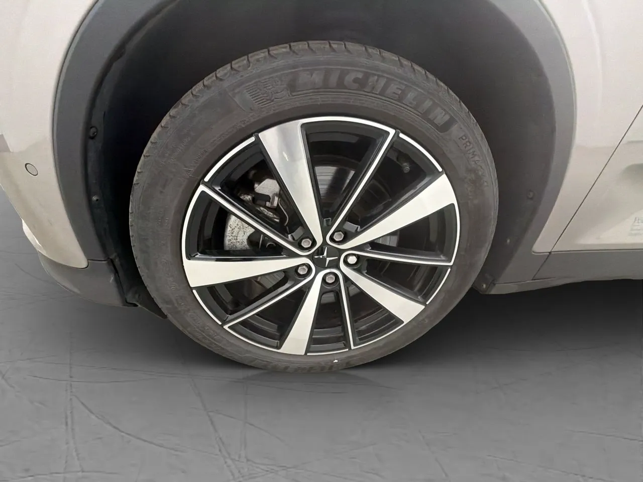 Vehicle image 32