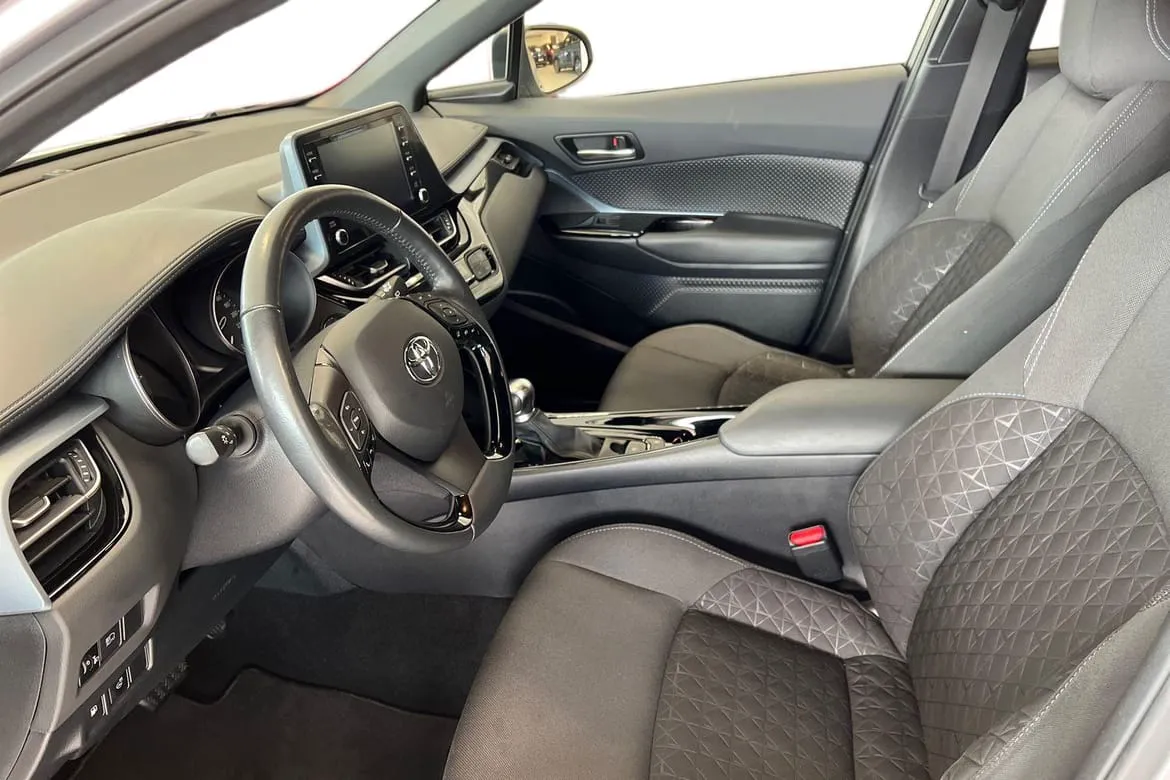Vehicle image 13