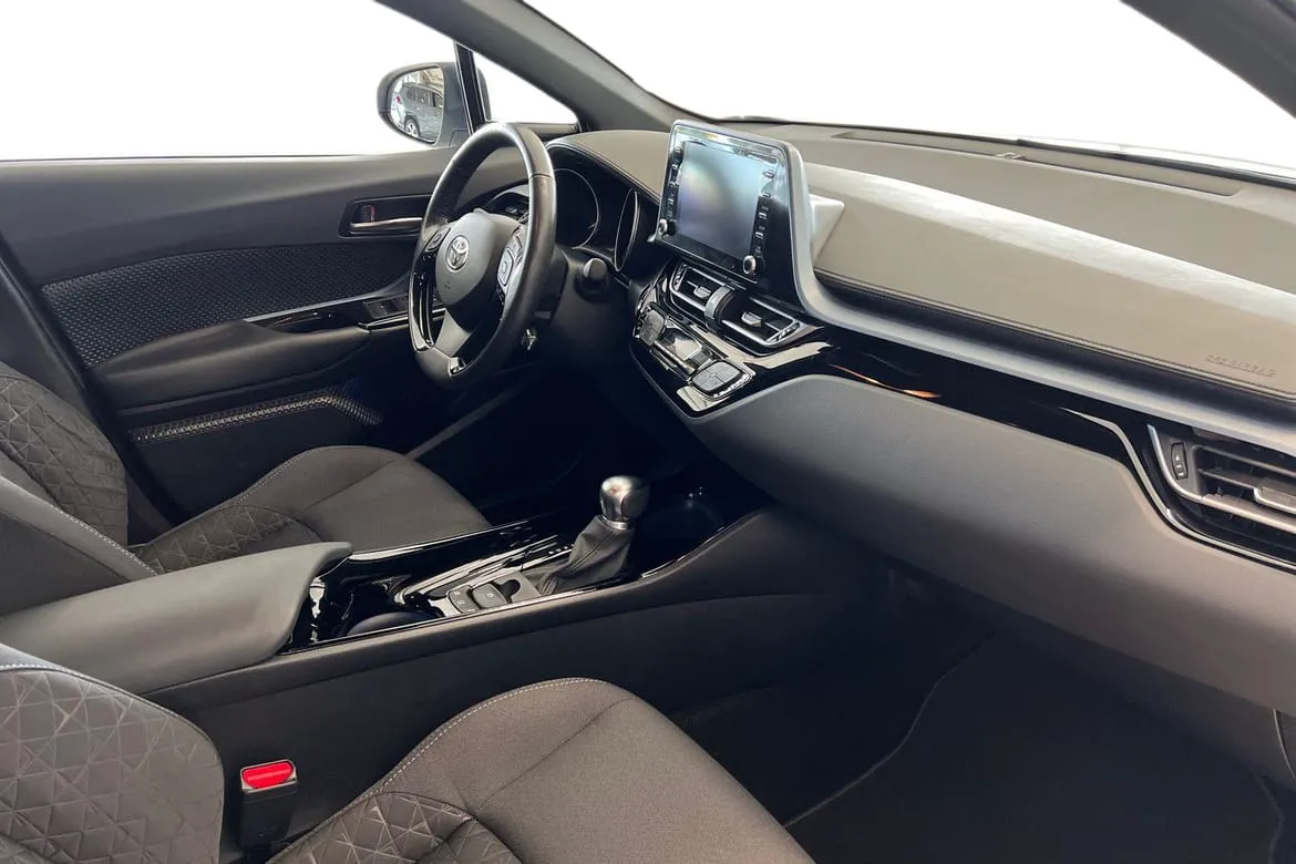 Vehicle image 6